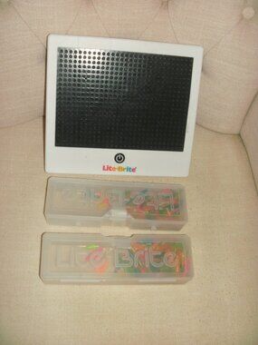 2014 Hasbro Lite Brite Toy White Battery Operated Board 300 Pegs & 2 Cases WORKS